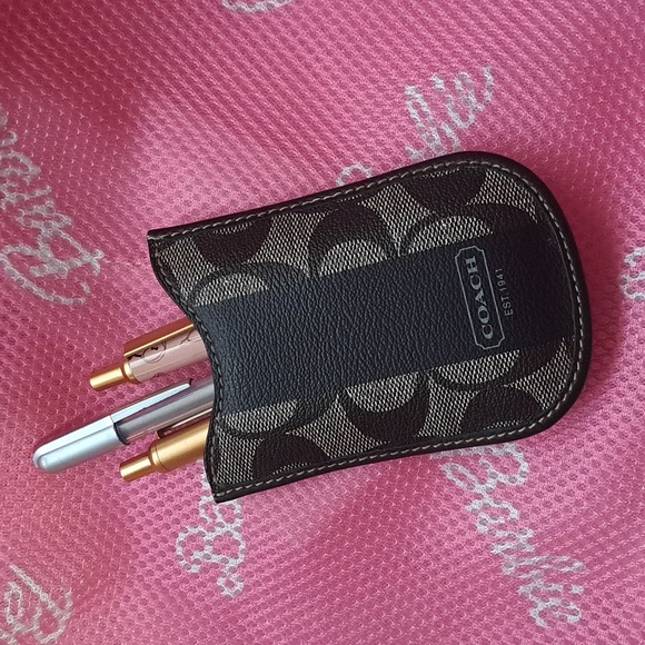 NEVER USED COACH PHONE HOLDER - Picture 2 of 5